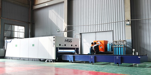 前迅新工廠激光切割、鈑金折彎等設(shè)備移機安裝調(diào)試完畢，投入生產(chǎn)