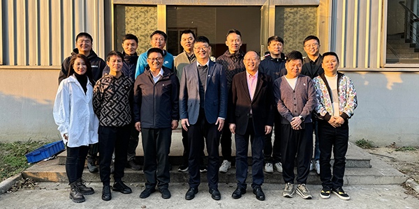“紙上得來終覺淺，絕知此事要躬行?！?，蘇州前迅牽手躬行，與愛同行！
