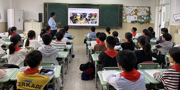點燃科技夢想，培育創(chuàng)新志向——蘇州前迅工業(yè)機器人應(yīng)用科普進(jìn)校園活動