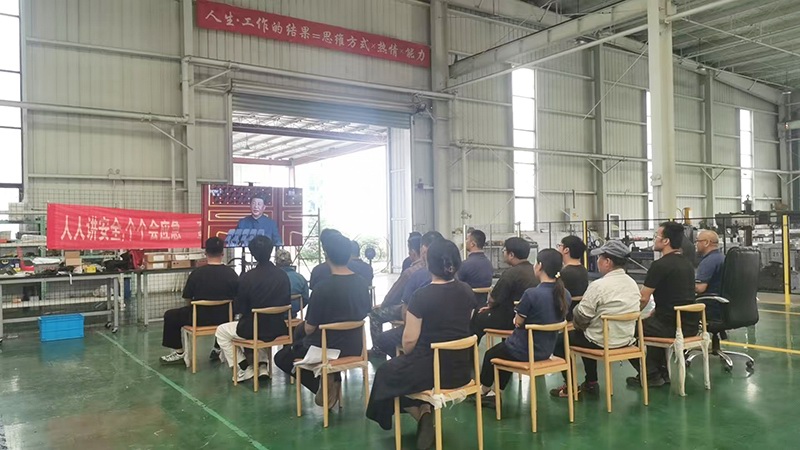前迅公司組織員工集中觀看紀念中國人民抗日戰(zhàn)爭暨世界反法西斯戰(zhàn)爭勝利80周年大會直播4