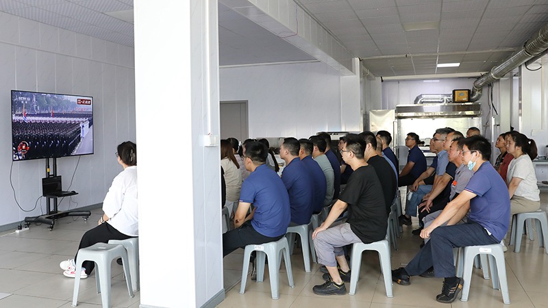 前迅公司組織員工集中觀看紀念中國人民抗日戰(zhàn)爭暨世界反法西斯戰(zhàn)爭勝利80周年大會直播6