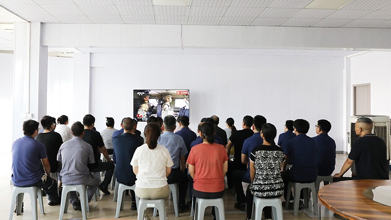 前迅公司組織員工集中觀看紀念中國人民抗日戰(zhàn)爭暨世界反法西斯戰(zhàn)爭勝利80周年大會直播7